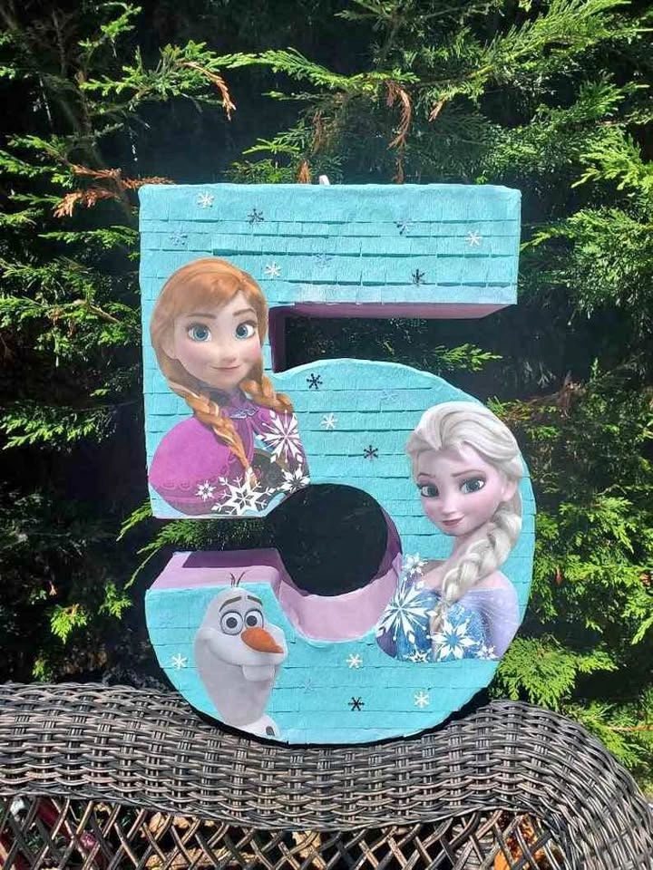 Custom birthday piñatas inspired by your favourite characters