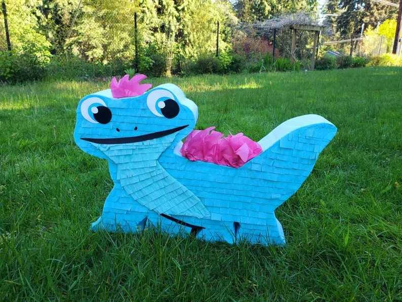 Custom birthday piñatas inspired by your favourite characters - photo 2