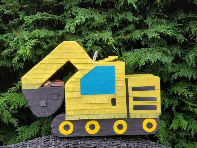 Custom birthday piñatas inspired by your favourite characters - photo 3