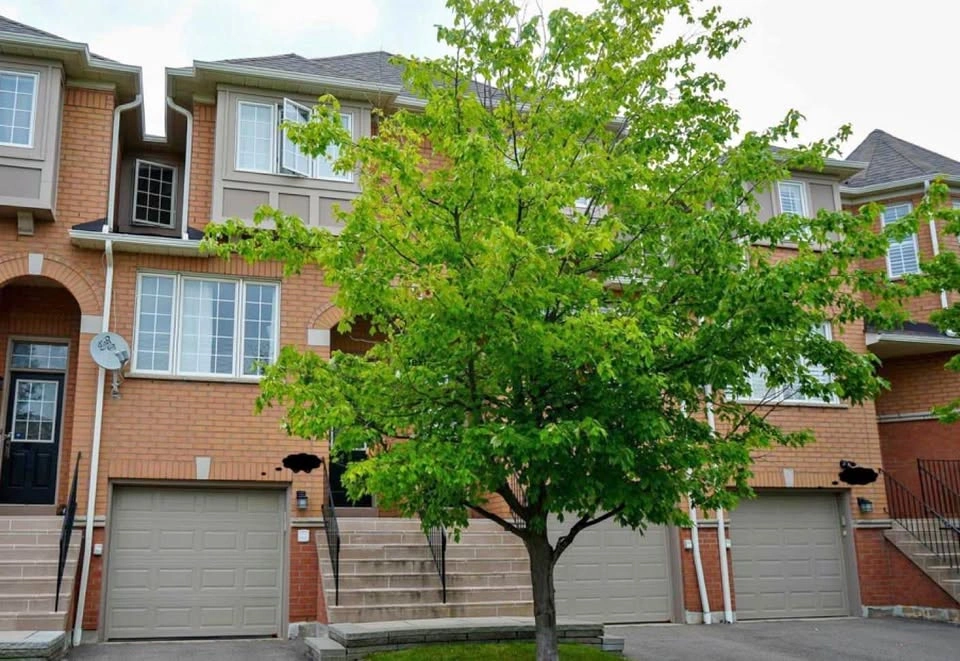 3 Beds 2.5 Baths - Townhouse