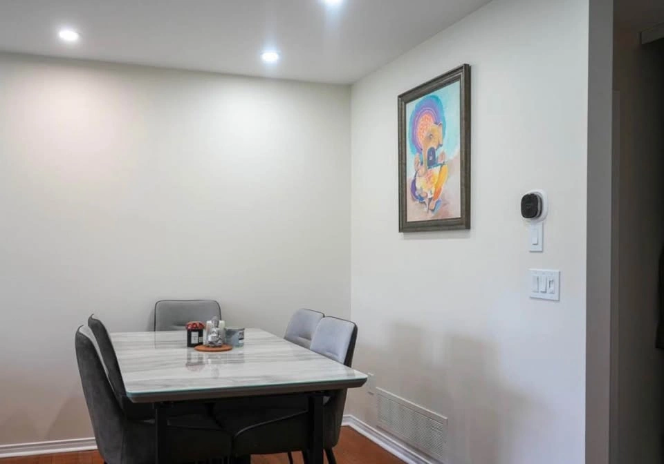 3 Beds 2.5 Baths - Townhouse - photo 4