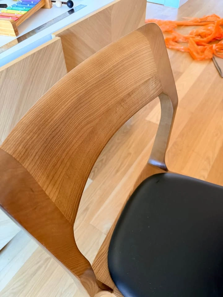 West elm 32 in Bistro dining table + 4 chairs - photo 4