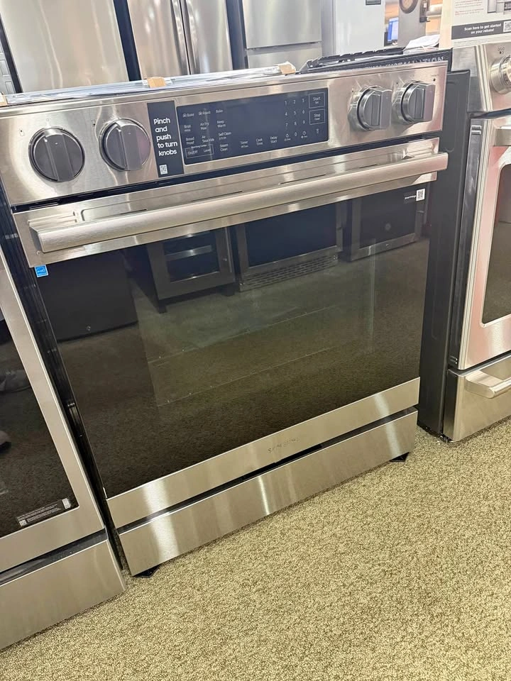 BNIB Samsung 30” Slide-In Electric Range w/ Air Fry Max