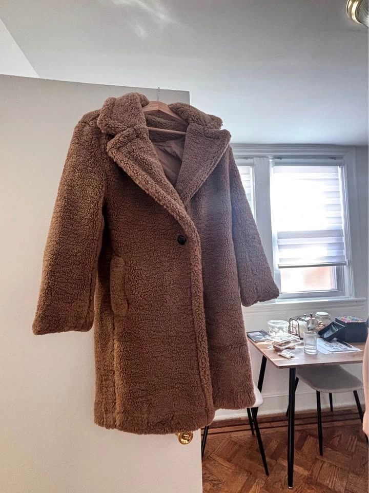Women’s Brown Furry Coat Size Small Never Worn - photo 2