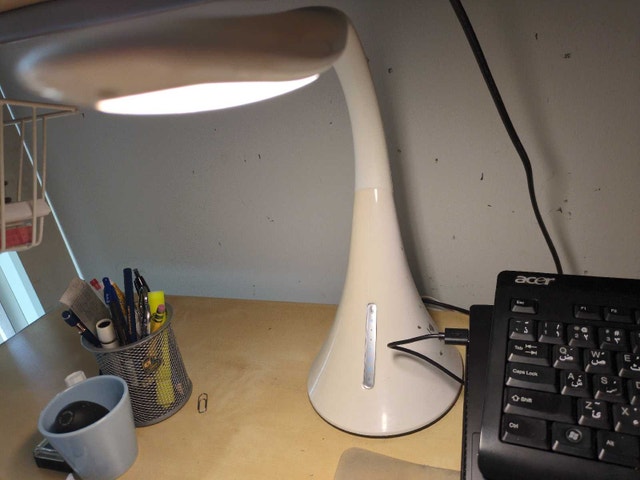 UltraBrite Table Lamp with 2 USB Ports - photo 5