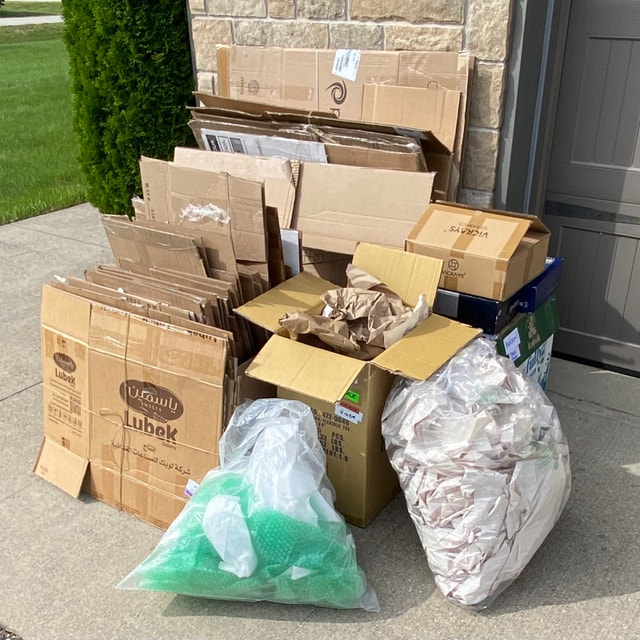 Moving Boxes and Packing Materials - photo 2