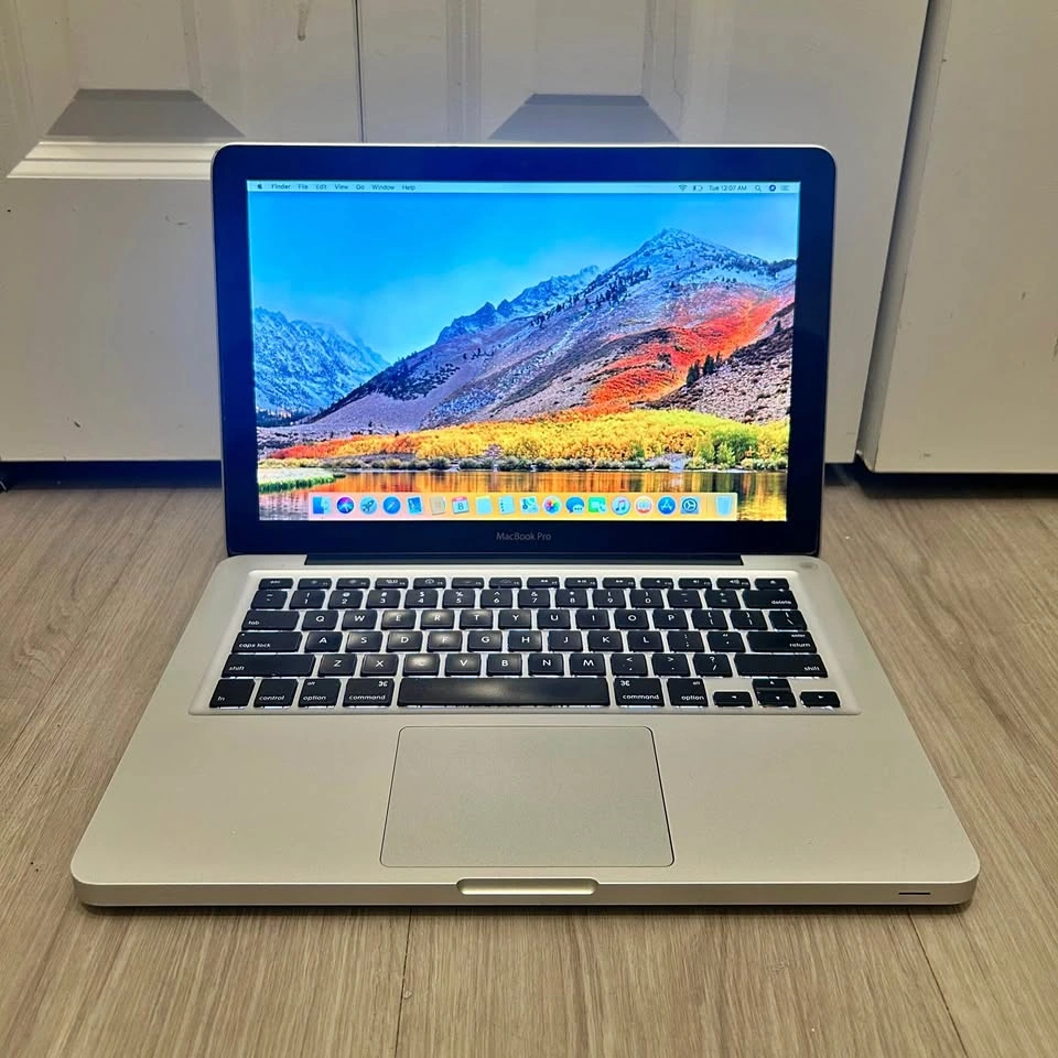 2011 MacBook Pro 13” (i5/8GB/500GB)