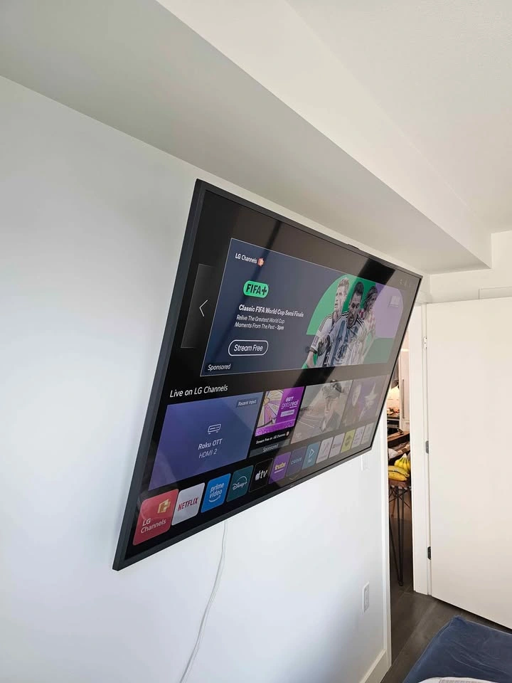 LG 65" Smart TV 4k - photo 2