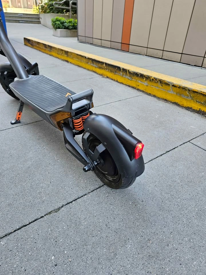 Apollo City 2025 Electric Scooter + EXTRAS - photo 4