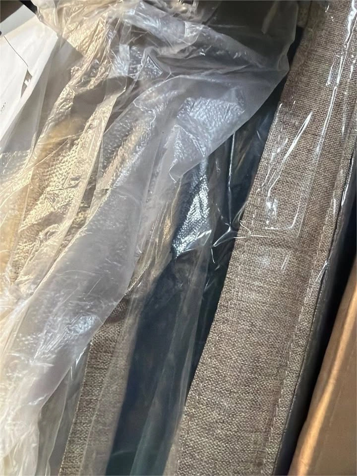 Accent Chair new in box - photo 3