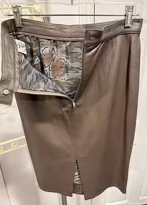 Vintage 1980s Leather Skirt and Jacket Set-Etches Leder - photo 3