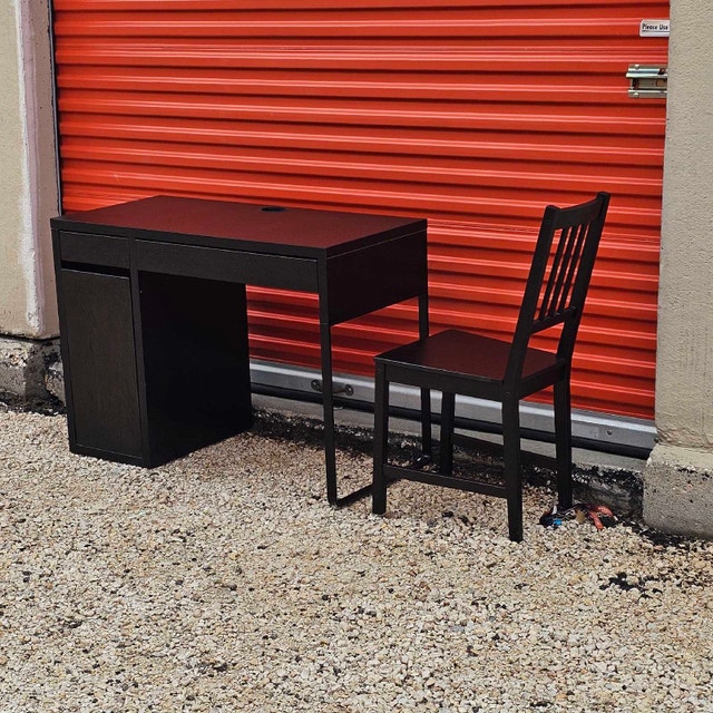Delivery Available: Study table and matching Chair - photo 2