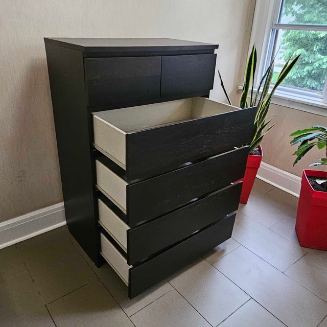 Delivery Available: Dresser Chest of 6 drawers