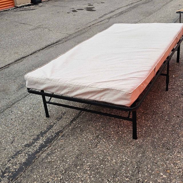 Delivery Available: Single/Twin size bed frame and mattress - photo 2