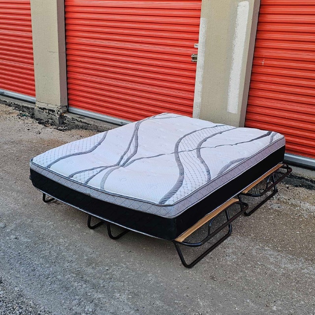 Delivery Available: Queen Size premium quality Eurotop Mattress - photo 5