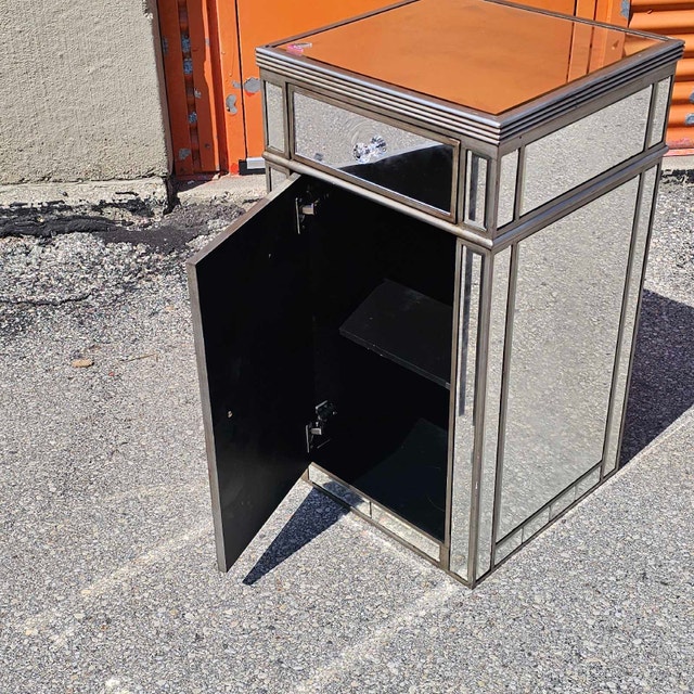 Delivery Available: 1 Large Glossy Nightstand - photo 3