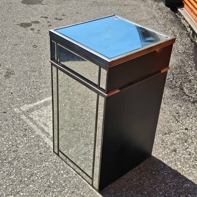 Delivery Available: 1 Large Glossy Nightstand - photo 4