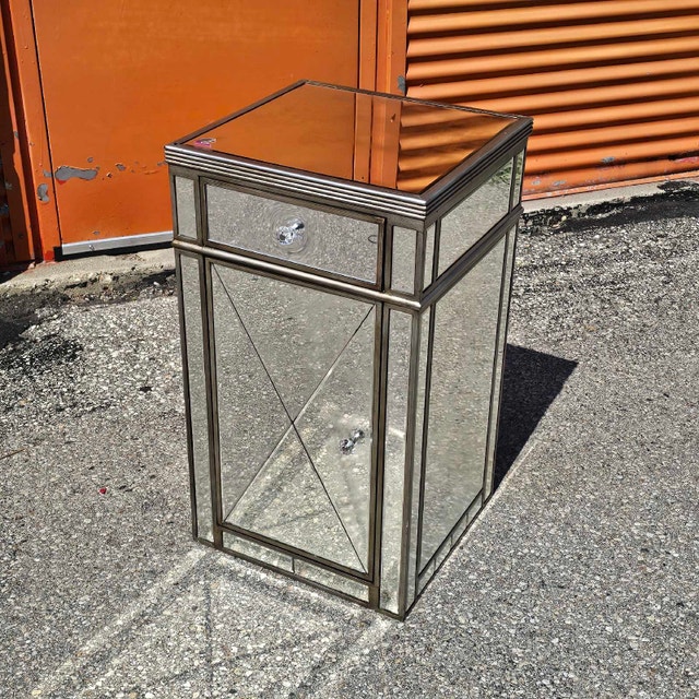 Delivery Available: 1 Large Glossy Nightstand - photo 5