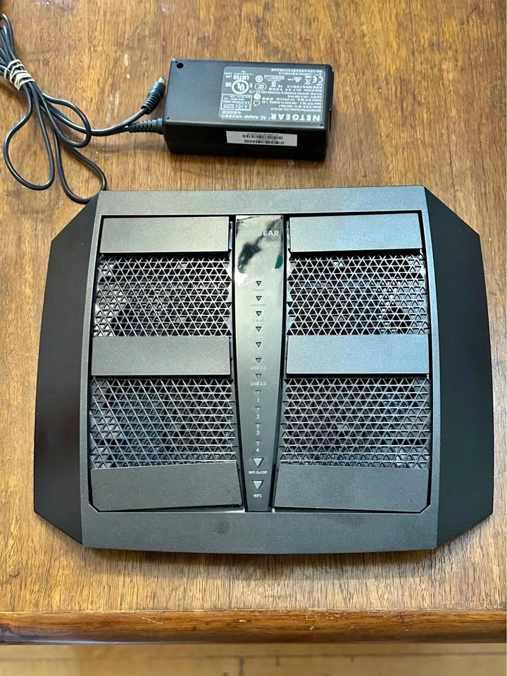 Nighthawk X6 R8000 router