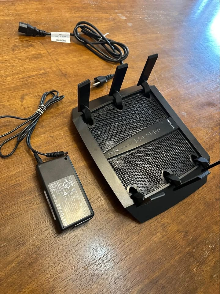 Nighthawk X6 R8000 router - photo 2