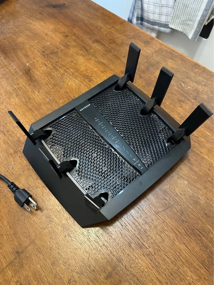 Nighthawk X6 R8000 router - photo 3
