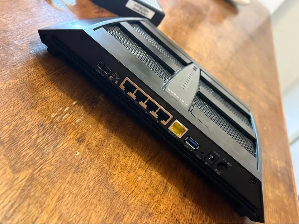 Nighthawk X6 R8000 router - photo 4