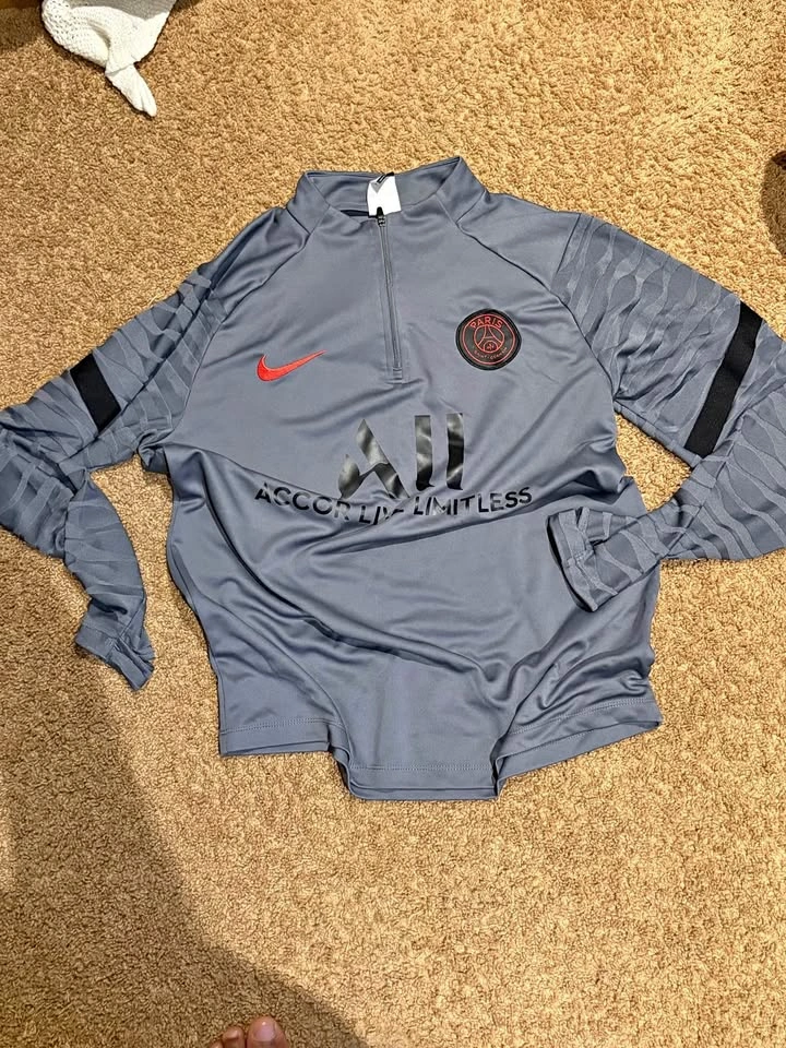 Nike Paris Saint-Germain top