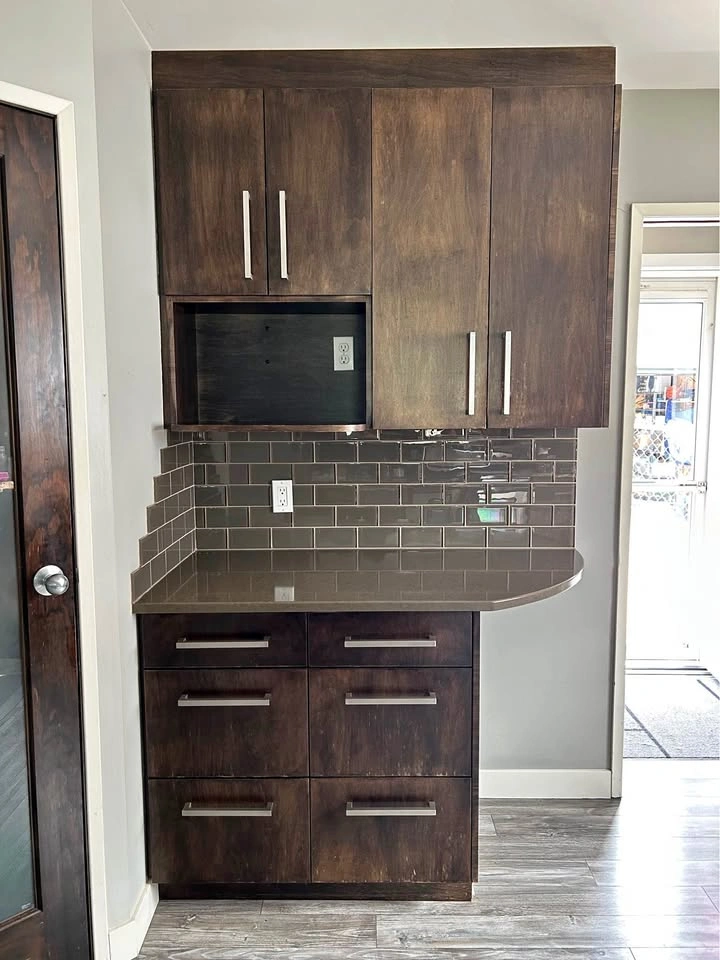 KITCHEN CABINETS & GRANITE/QUARTZ COUNTERTOPS
