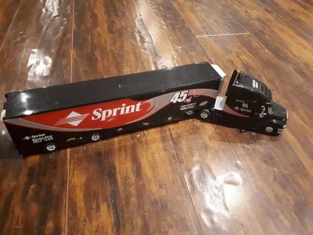 Hot Wheels 1998 Racing Team Truck Kyle Petty #45 thumbnail