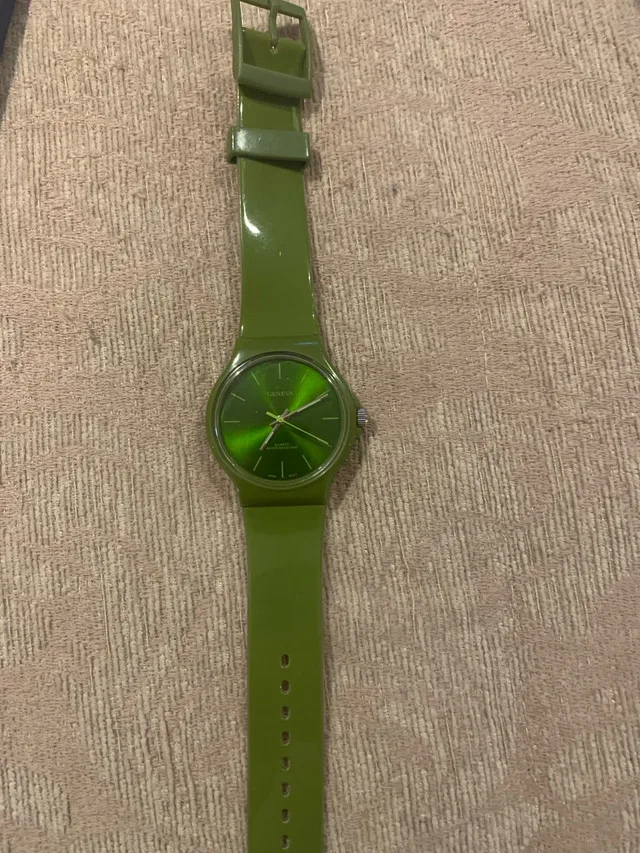 Green Geneva quartz watch image indicator(2)