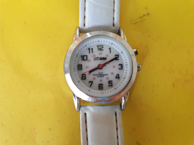 Globlu Ladies Easy Read White Strap Analog Watch - photo 3