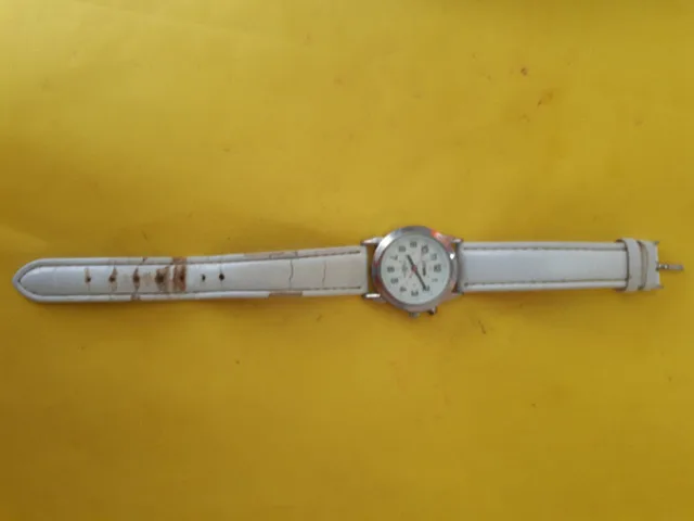 Globlu Ladies Easy Read White Strap Analog Watch image indicator(5)