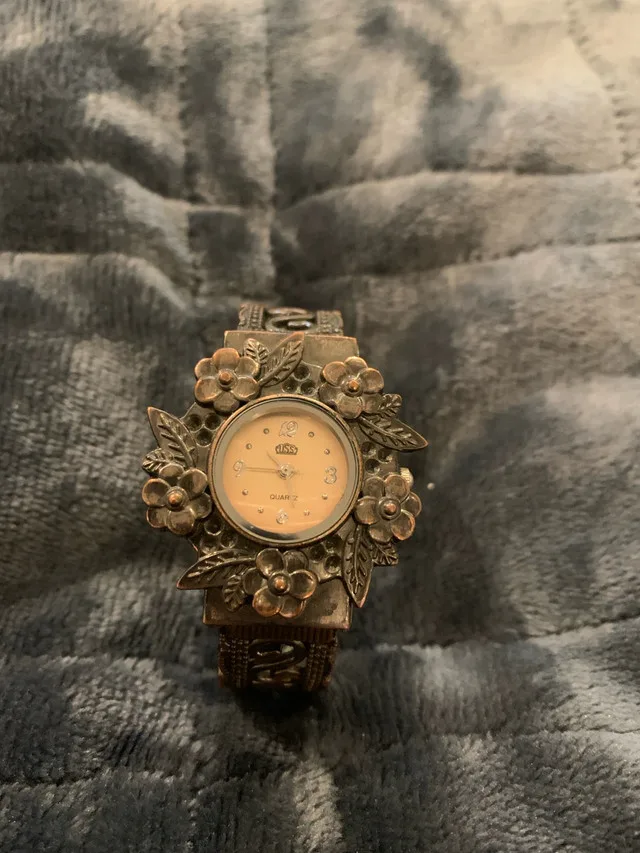 USS Quartz Bangle Watch image indicator(2)