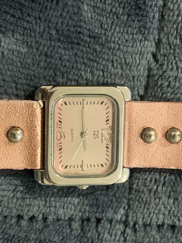 Ladies 725 Quartz Watch