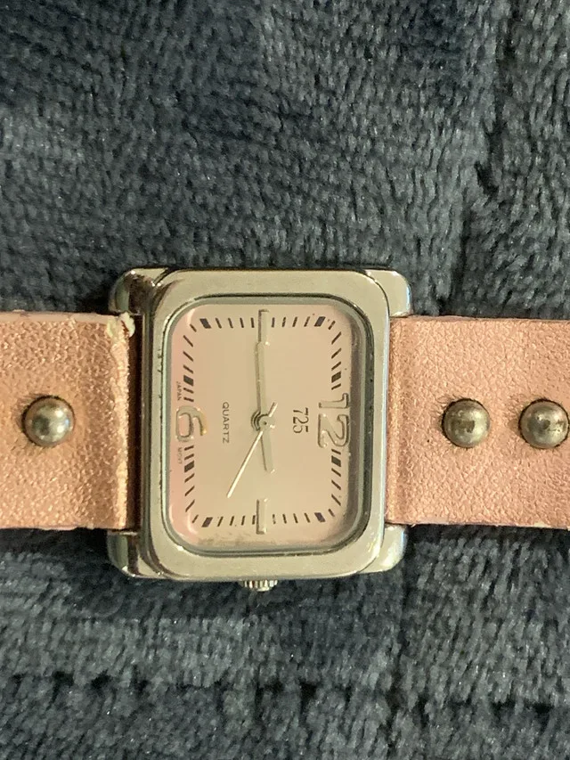 Ladies 725 Quartz Watch thumbnail
