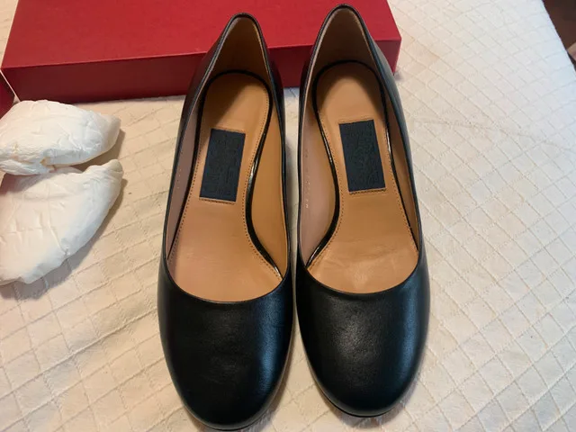 Women’s Salvatore Ferragamo shoes image indicator(2)