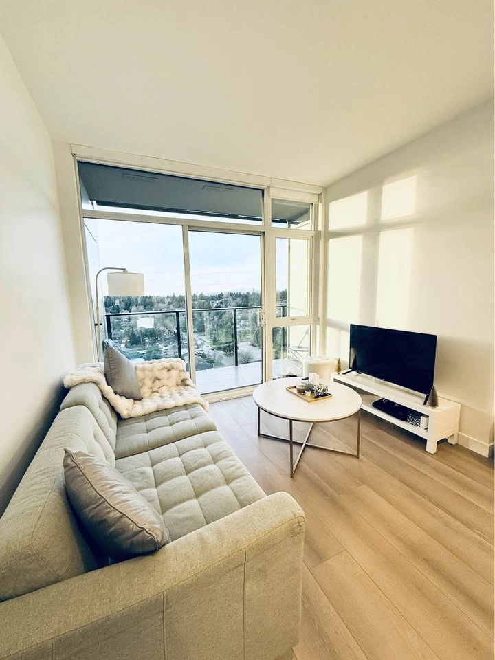 1 Bed 1 Bath - Apartment - photo 2