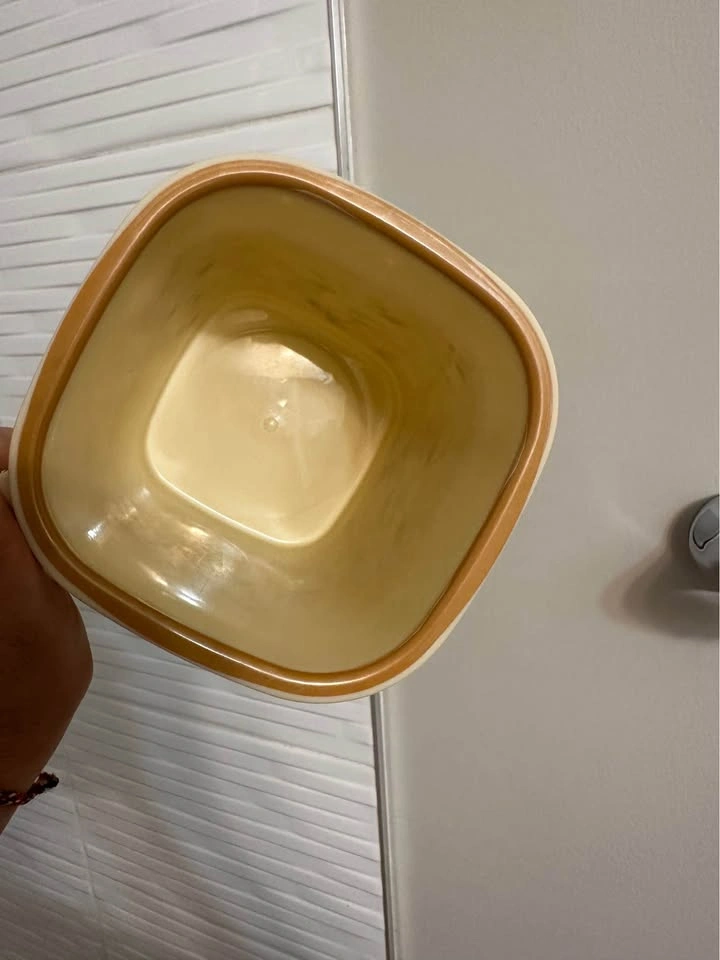 Moving sale: Cream flower design bath mug - photo 4