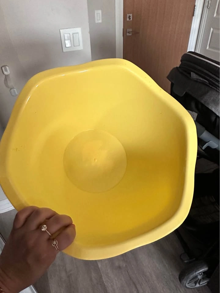 Yellow plastic big mixing bowl - photo 5