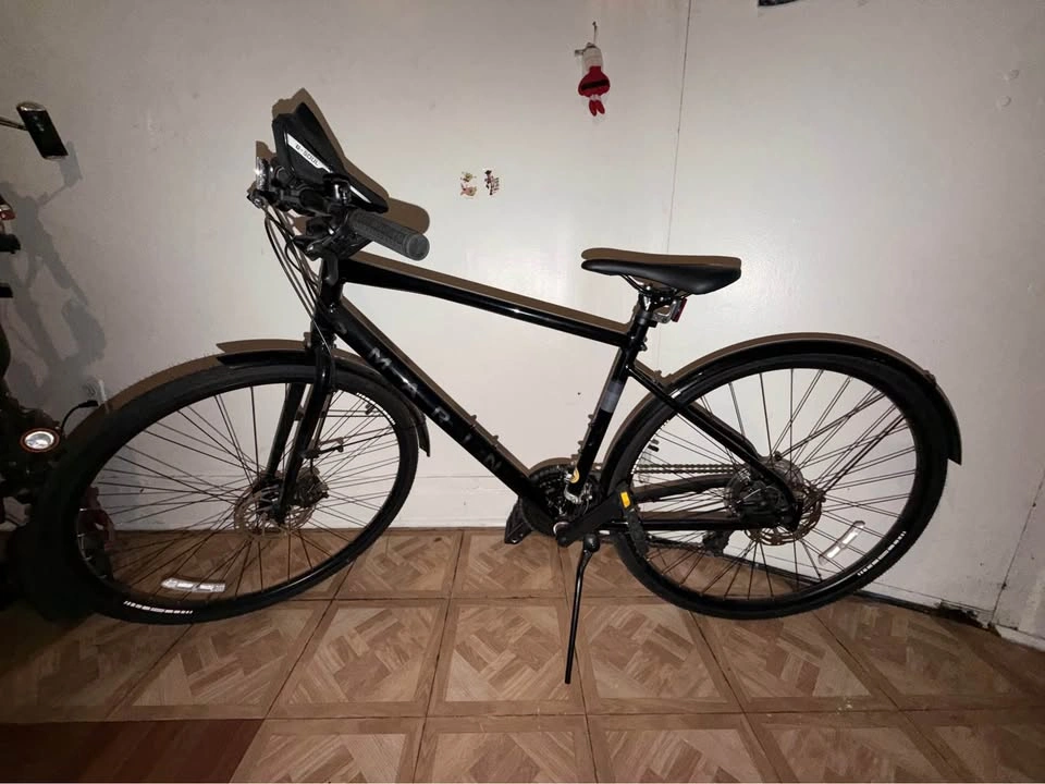 Marin Fairfax 1 Hybrid Bike – Size M – Like New + Extras - photo 2