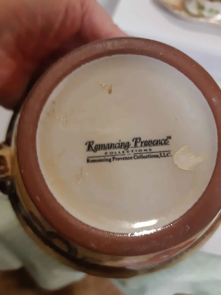 Romancing Provence Soup Bowls, Gravy Boat, and Napkin Holder - photo 3