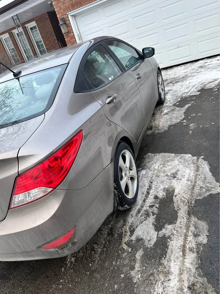 2012 Hyundai Accent - photo 2