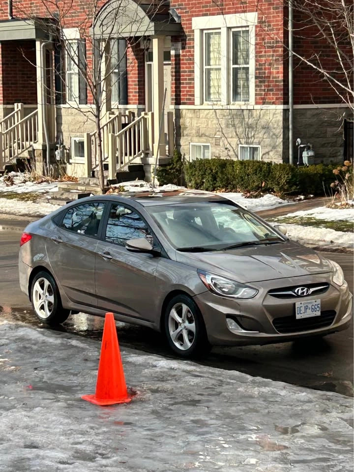 2012 Hyundai Accent - photo 5