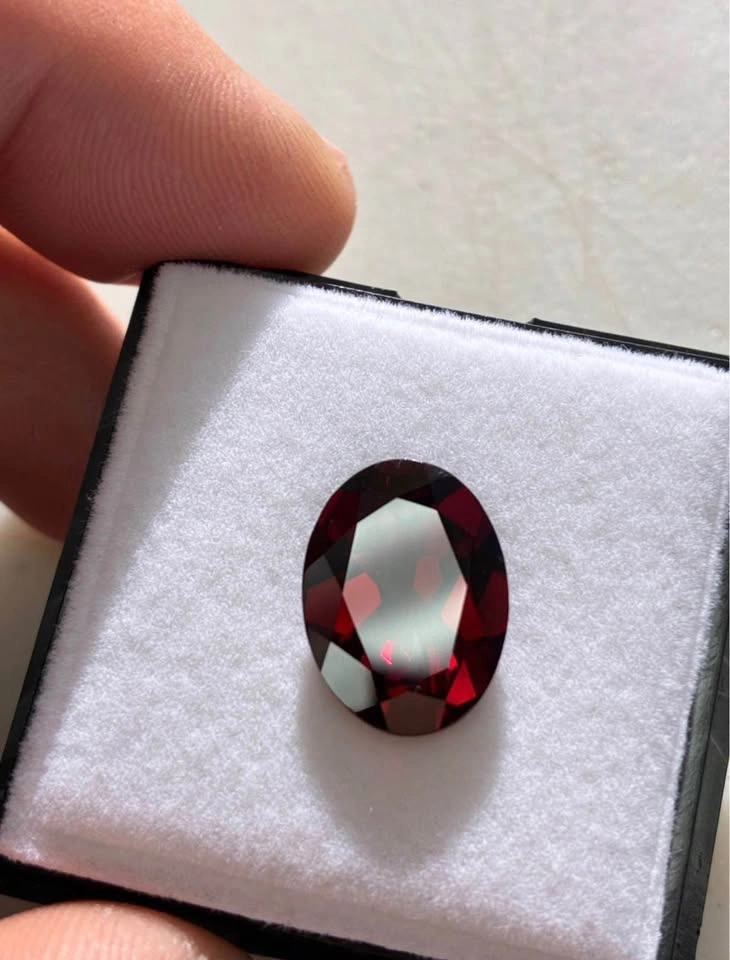 Natural earth mined red garnet 8ct - photo 2