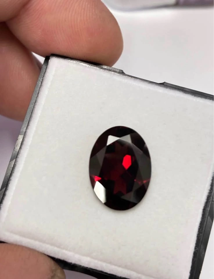 Natural earth mined red garnet 8ct - photo 4