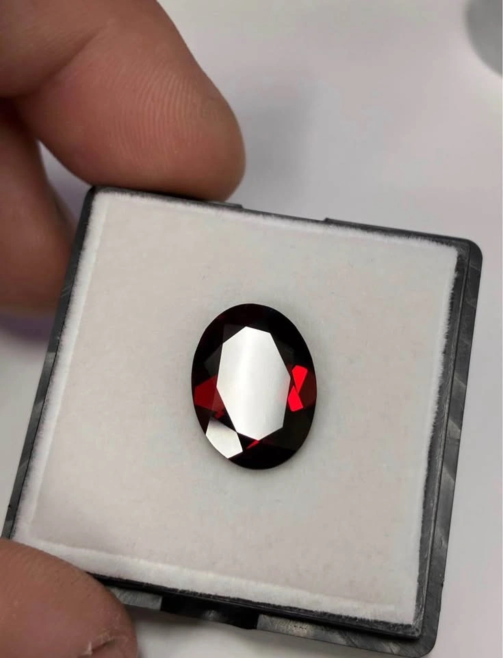 Natural earth mined red garnet 8ct - photo 5