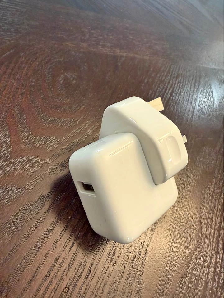 Apple 10W USB charger UK