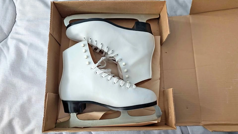 Dominion Ladies Figure Skates