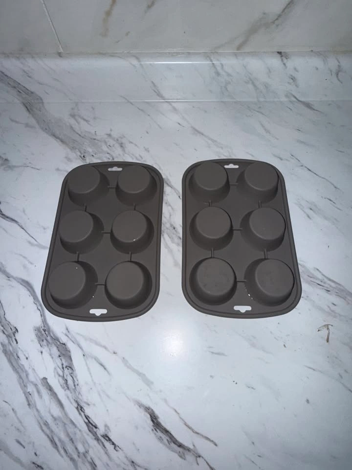 Silicone Muffin Molds - photo 2