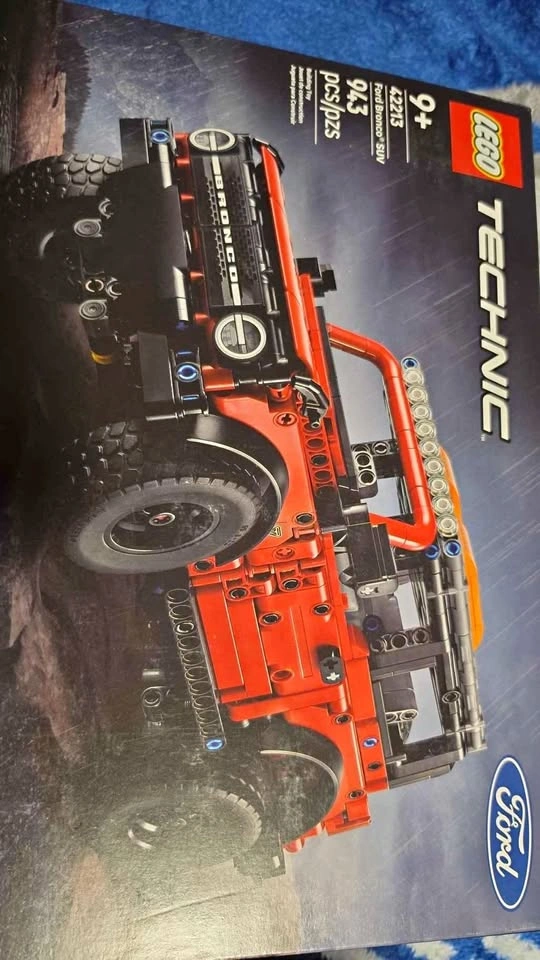 Lego Technic Ford Bronco SUV model #42213